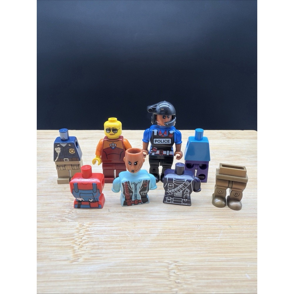 Lego Lot of 8 Assorted Mini figures & Parts Lego
